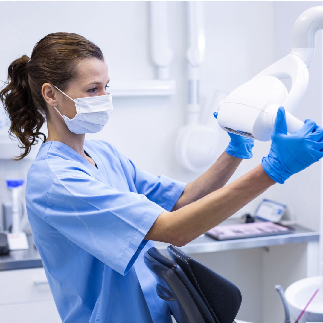 Dental Assistant adjusts light
