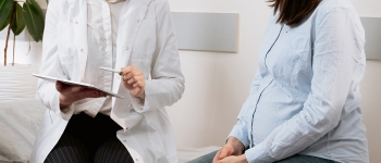 Registered Dietitian works with pregnant patient